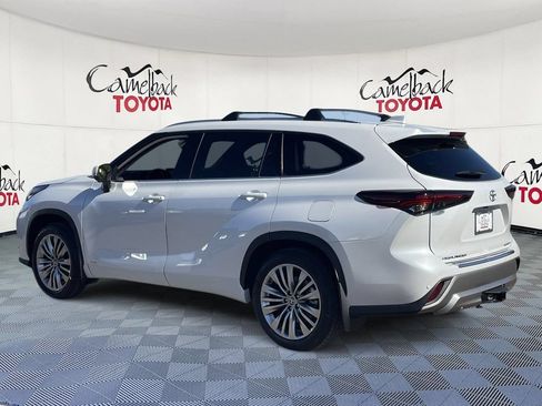 New 2026 Toyota Highlander Platinum AWD/4WD image 6