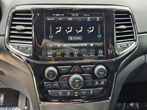 Used 2021 Jeep Grand Cherokee Laredo X image 18