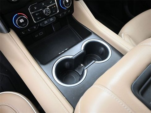 Used 2021 Chevrolet Suburban Premier w/ Premium Package image 33