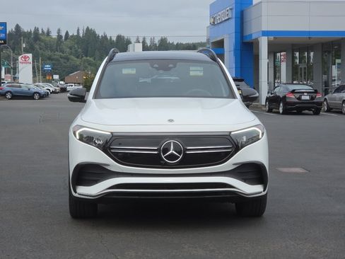 Used 2023 Mercedes-Benz EQB 300 4MATIC image 3
