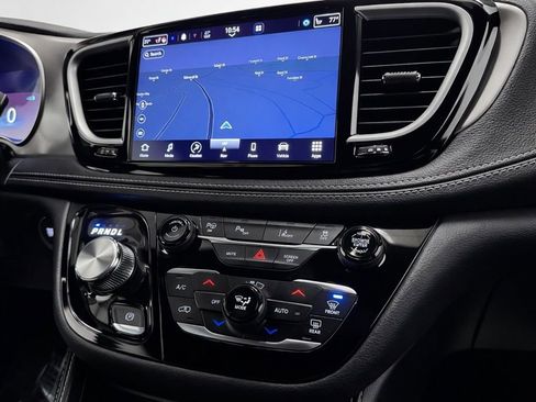 Used 2023 Chrysler Pacifica Limited w/ S Appearance Package image 29