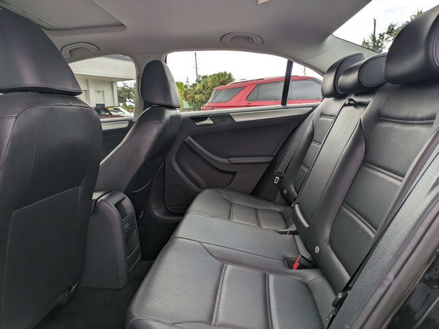 Used 2017 Volkswagen Jetta SE FWD image 13