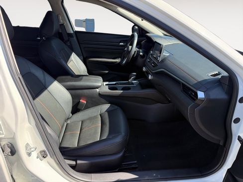 Used 2022 Nissan Altima 2.0 SR FWD image 19