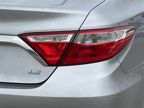 Used 2017 Toyota Camry LE image 6