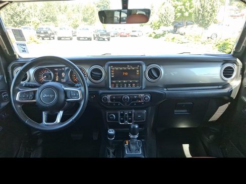 Used 2018 Jeep Wrangler Unlimited Sahara w/ Uconnect 4C Nav & Sound Group AWD/4WD image 10