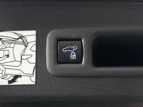 Certified 2022 Toyota Sienna Platinum image 41