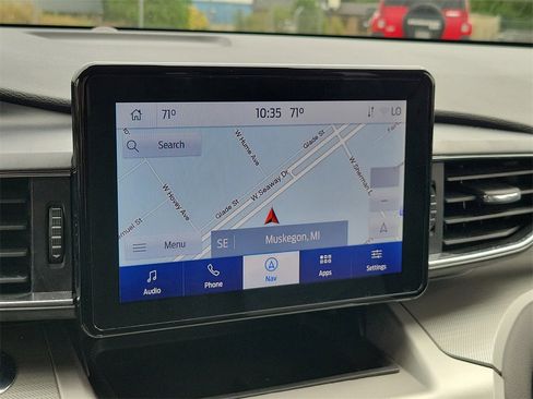 Used 2022 Ford Explorer XLT w/ Equipment Group 202A image 27