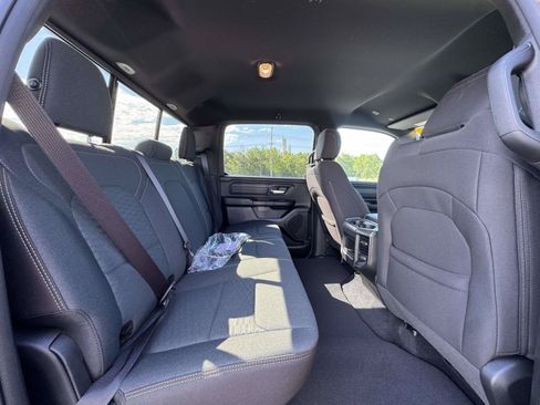 New 2026 RAM 1500 Express AWD/4WD image 18