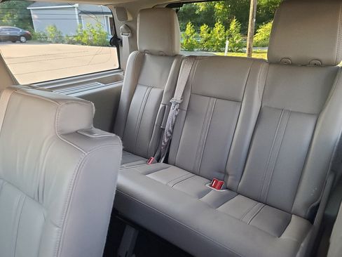 Used 2015 Lincoln Navigator 4WD image 12