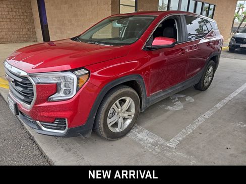 Used 2024 GMC Terrain SLE FWD image 1