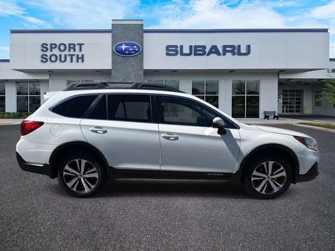 Used 2018 Subaru Outback 3.6R Limited image 2