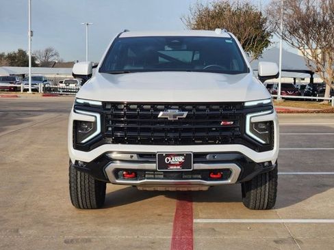 Used 2025 Chevrolet Suburban Z71 image 10