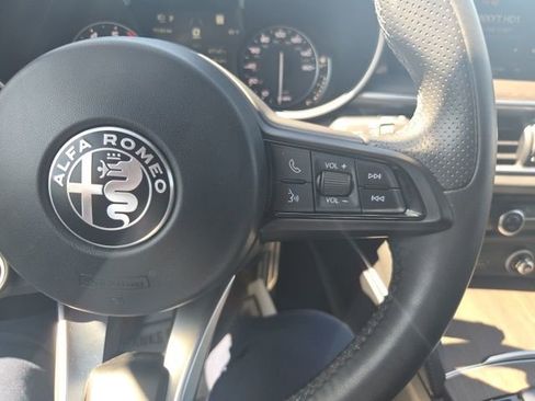 Used 2022 Alfa Romeo Stelvio Ti AWD/4WD image 32