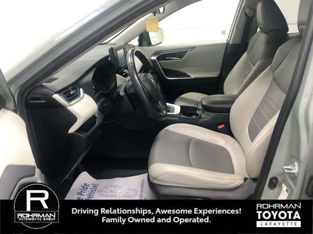 Used 2019 Toyota RAV4 XLE Premium FWD image 11