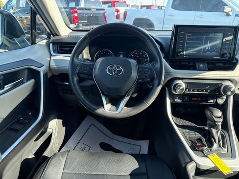 Used 2020 Toyota RAV4 XLE w/ Convenience Package image 17