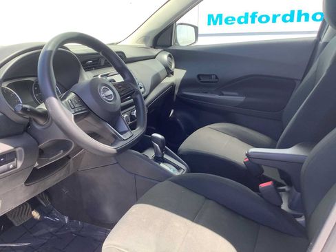 Used 2025 Nissan Kicks Play S FWD image 3