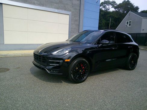 Used 2018 Porsche Macan Turbo image 34