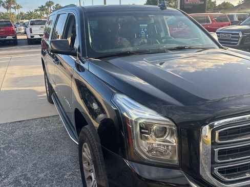 Used 2019 GMC Yukon XL SLT image 1