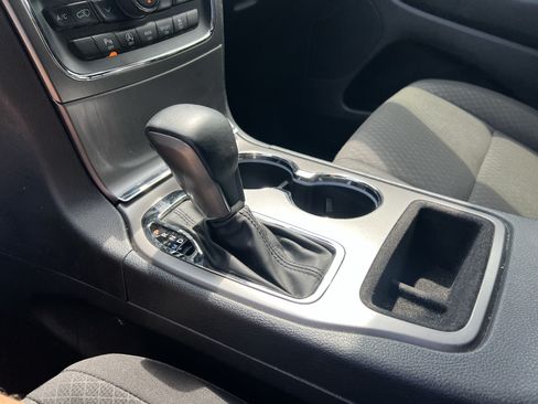 Used 2019 Jeep Grand Cherokee Laredo RWD image 29