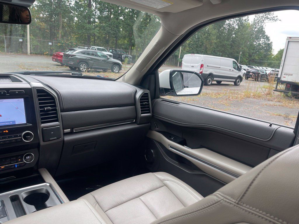 Used 2020 Ford Expedition XLT w/ Equipment Group 202A AWD/4WD image 11