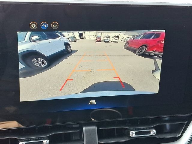 Used 2025 Chevrolet Equinox LT AWD/4WD image 13