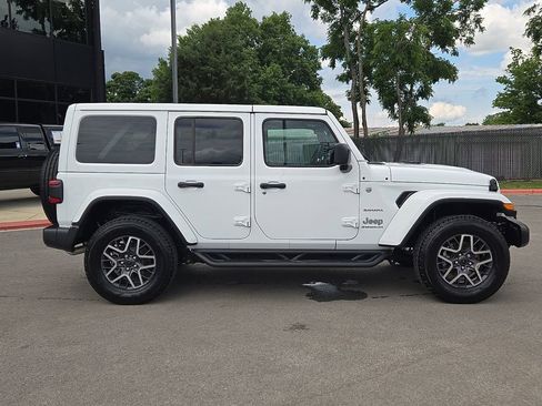 Used 2024 Jeep Wrangler Unlimited Sahara w/ Technology Group AWD/4WD image 5