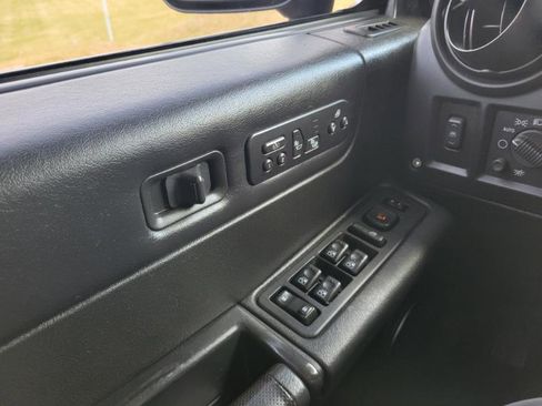 Used 2005 HUMMER H2 SUT w/ Preferred Equipment Group image 37