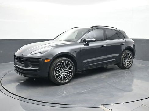 Certified 2025 Porsche Macan AWD/4WD image 1