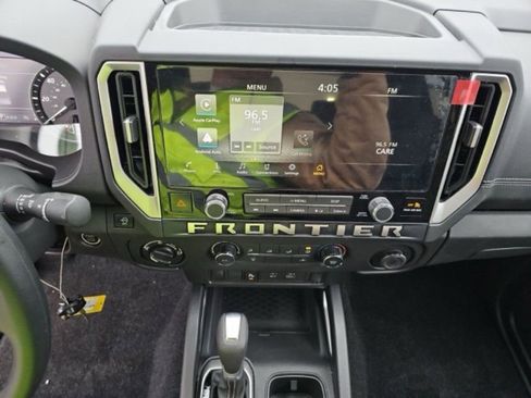 Used 2025 Nissan Frontier SV image 13
