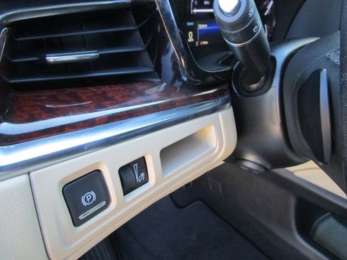 Used 2019 Cadillac XT5 Luxury image 33