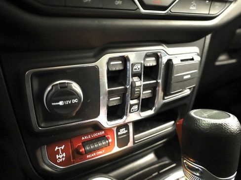Used 2023 Jeep Gladiator Mojave w/ Cold Weather Group image 23