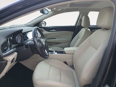 Used 2018 Buick Regal Essence w/ Driver Confidence Package #1 FWD image 9