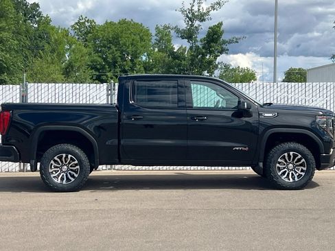 Used 2023 GMC Sierra 1500 AT4 w/ Technology Package AWD/4WD image 3