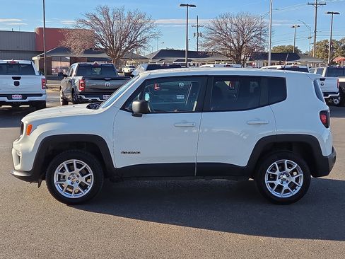 Used 2023 Jeep Renegade Latitude image 2