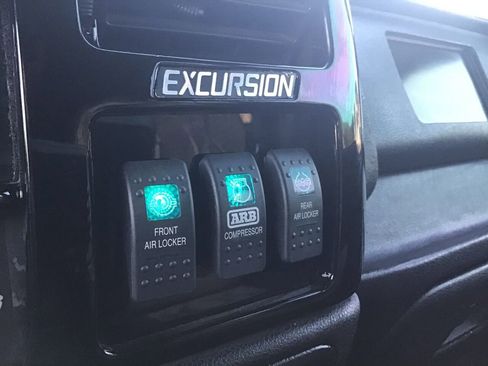 Used 2001 Ford Excursion XLT image 25