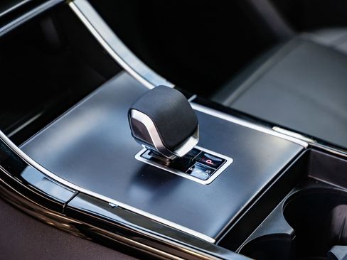 Used 2026 Land Rover Range Rover Velar Dynamic SE image 20