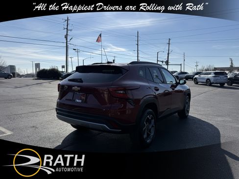 Used 2025 Chevrolet Trax LT image 9