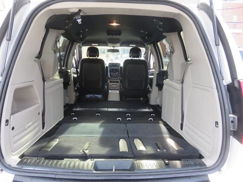 Used 2015 Dodge Grand Caravan SE image 25