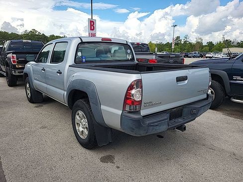 Used 2011 Toyota Tacoma PreRunner RWD image 2