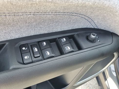 Used 2024 Jeep Compass Latitude AWD/4WD image 9