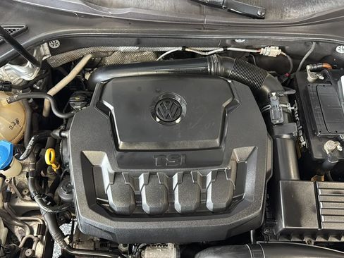 Used 2018 Volkswagen Passat 2.0T R-Line w/ R-Line Lighting Package FWD image 46