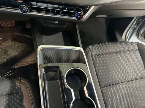 Used 2025 Chevrolet Equinox LT image 41