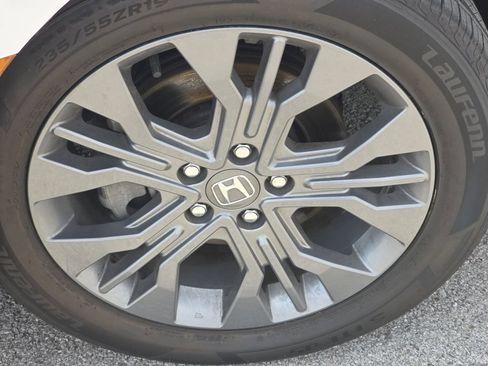 Used 2025 Honda Odyssey Touring image 3