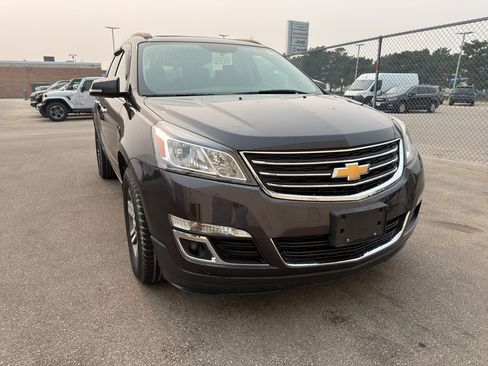 Used 2017 Chevrolet Traverse LT AWD/4WD image 3