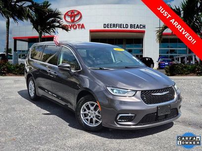 Used 2023 Chrysler Pacifica Touring-L