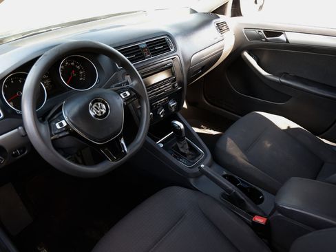 Used 2015 Volkswagen Jetta SE image 4