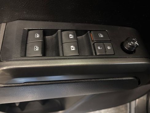 Used 2022 Toyota Tacoma TRD Sport w/ Technology Package image 17