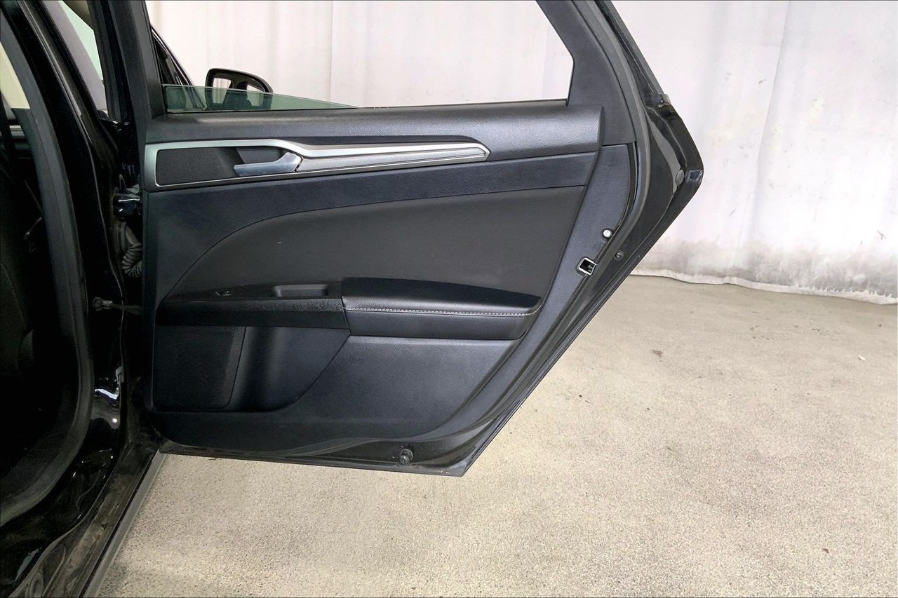 Used 2019 Ford Fusion SE FWD image 23