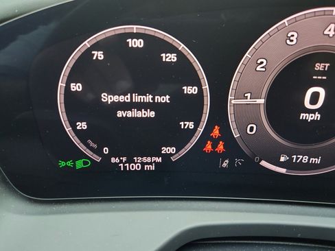 Used 2025 Porsche Panamera image 31