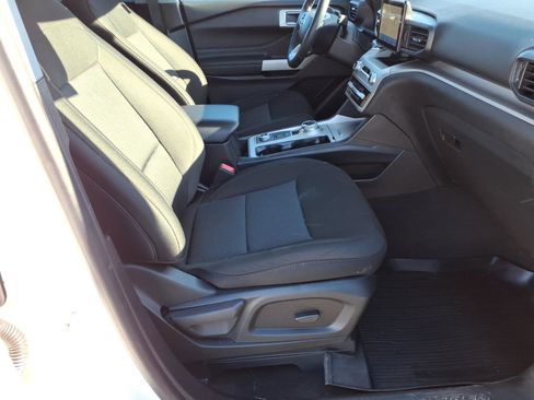Used 2022 Ford Explorer XLT image 8